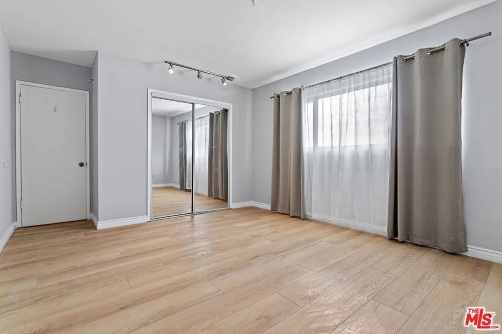11743 Mayfield #3 Los Angeles, CA 90049