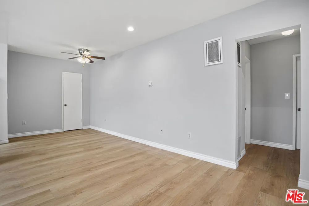 11743 Mayfield #3 Los Angeles, CA 90049