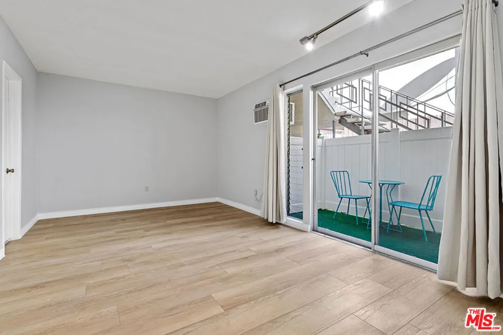 11743 Mayfield #3 Los Angeles, CA 90049