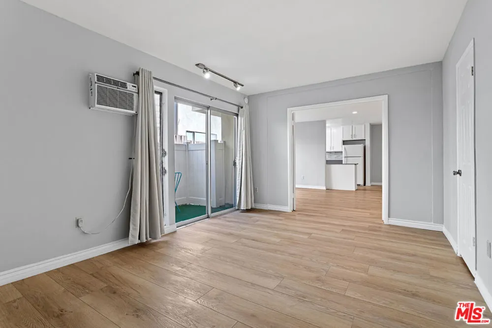 11743 Mayfield #3 Los Angeles, CA 90049