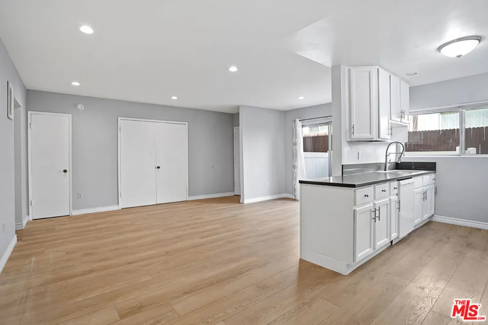 11743 Mayfield #3 Los Angeles, CA 90049