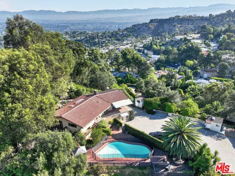 8207 Mulholland Drive