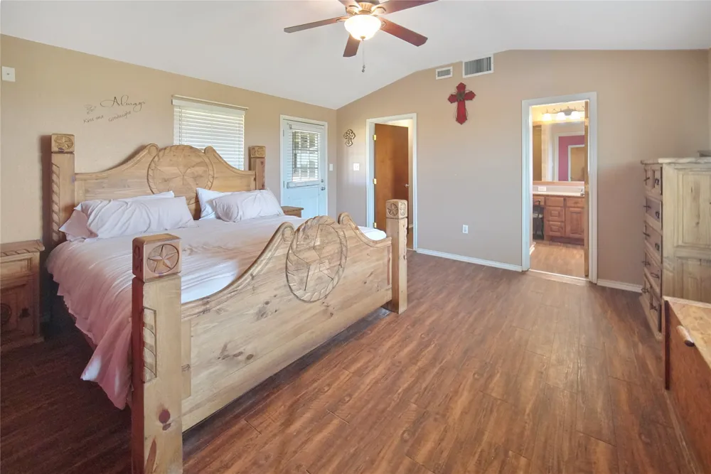 6551 Crooked Creek Road Jacksboro, TX 76458