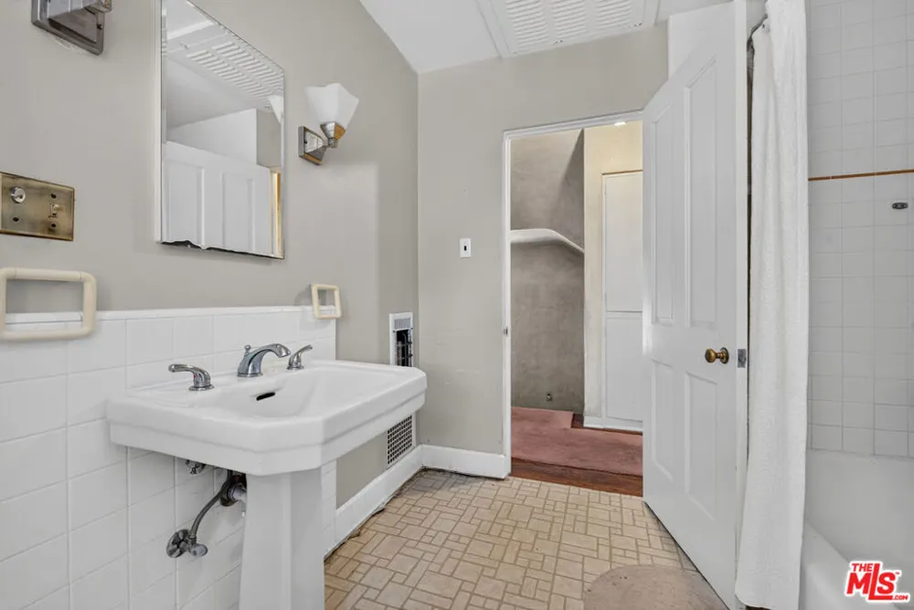 1005 Laurel Road Santa Paula, CA 93060