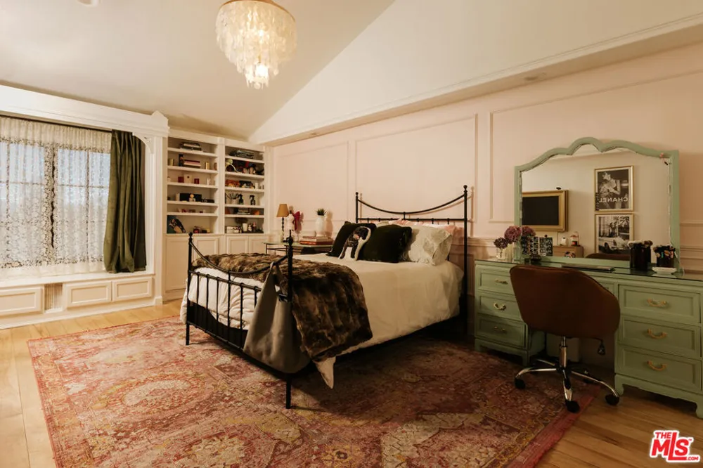 1285 Falling Star Avenue Westlake Village, CA 91362