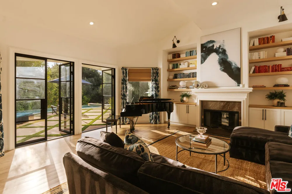 1285 Falling Star Avenue Westlake Village, CA 91362