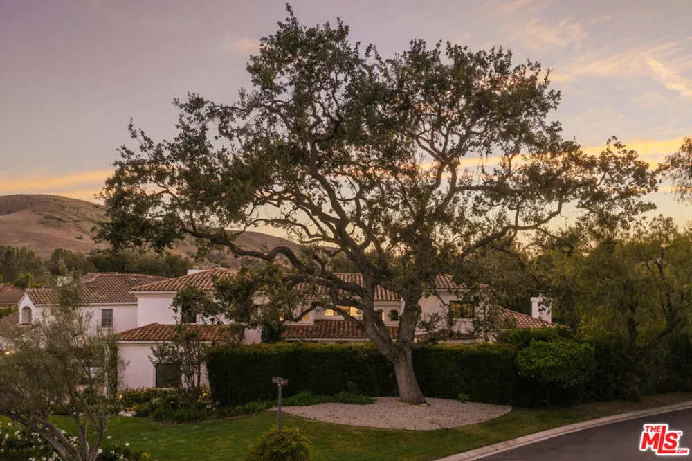 1285 Falling Star Avenue Westlake Village, CA 91362