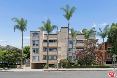 5224 Zelzah Avenue #209