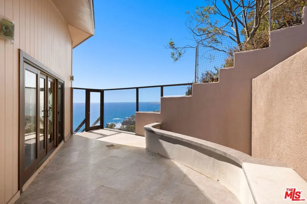 15 Vista De Catalina Laguna Beach, CA 92651