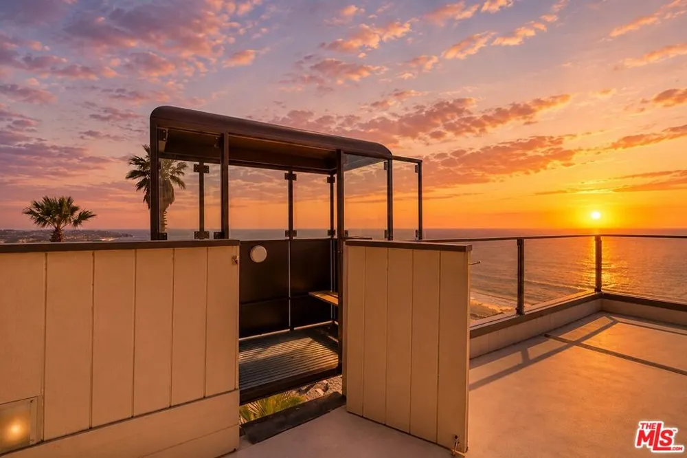 15 Vista De Catalina Laguna Beach, CA 92651