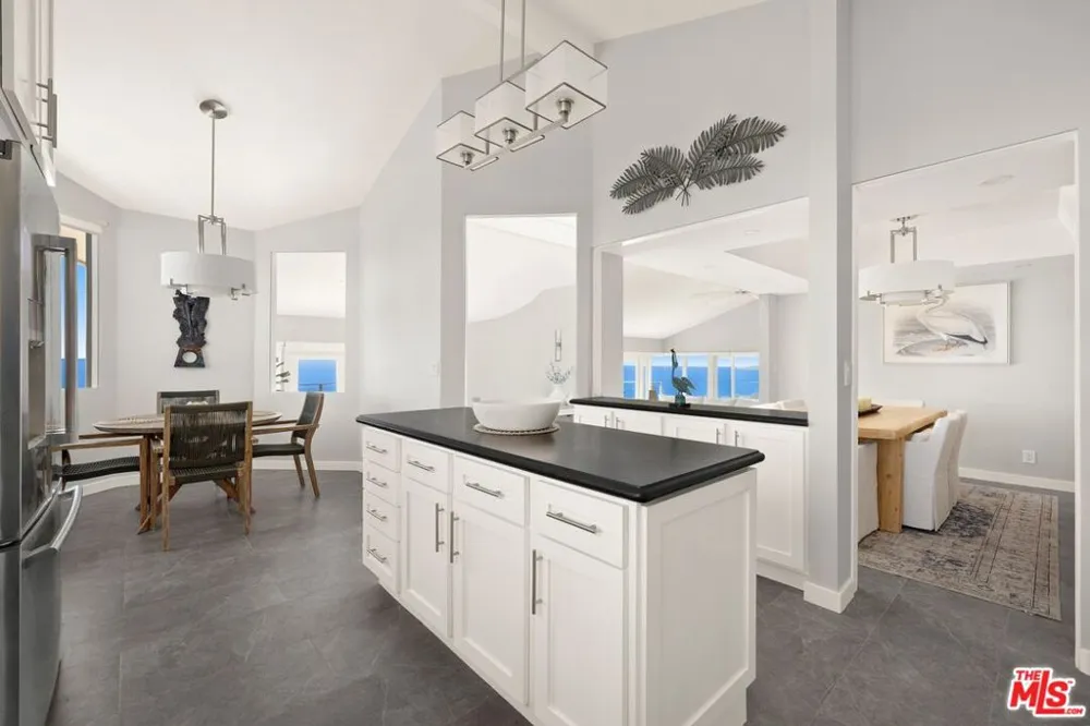 15 Vista De Catalina Laguna Beach, CA 92651