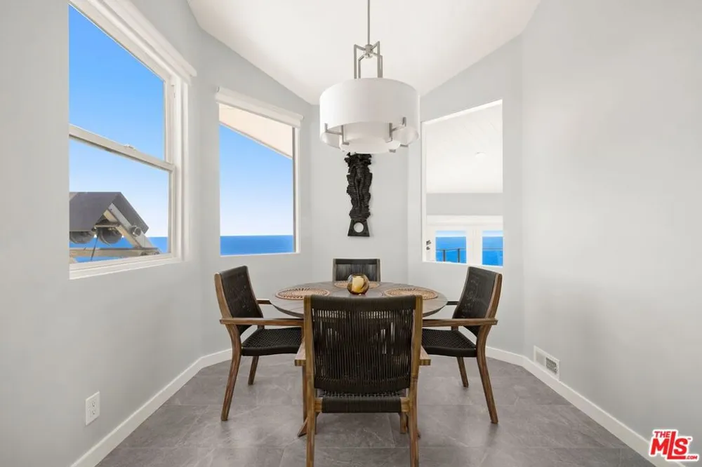 15 Vista De Catalina Laguna Beach, CA 92651