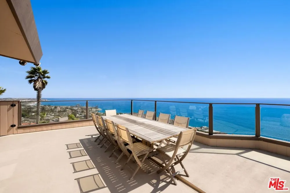 15 Vista De Catalina Laguna Beach, CA 92651