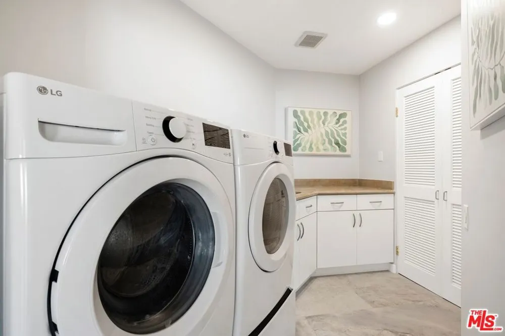 15 Vista De Catalina Laguna Beach, CA 92651