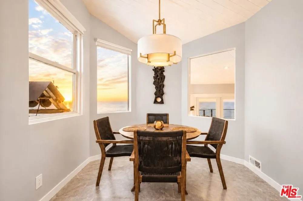 15 Vista De Catalina Laguna Beach, CA 92651