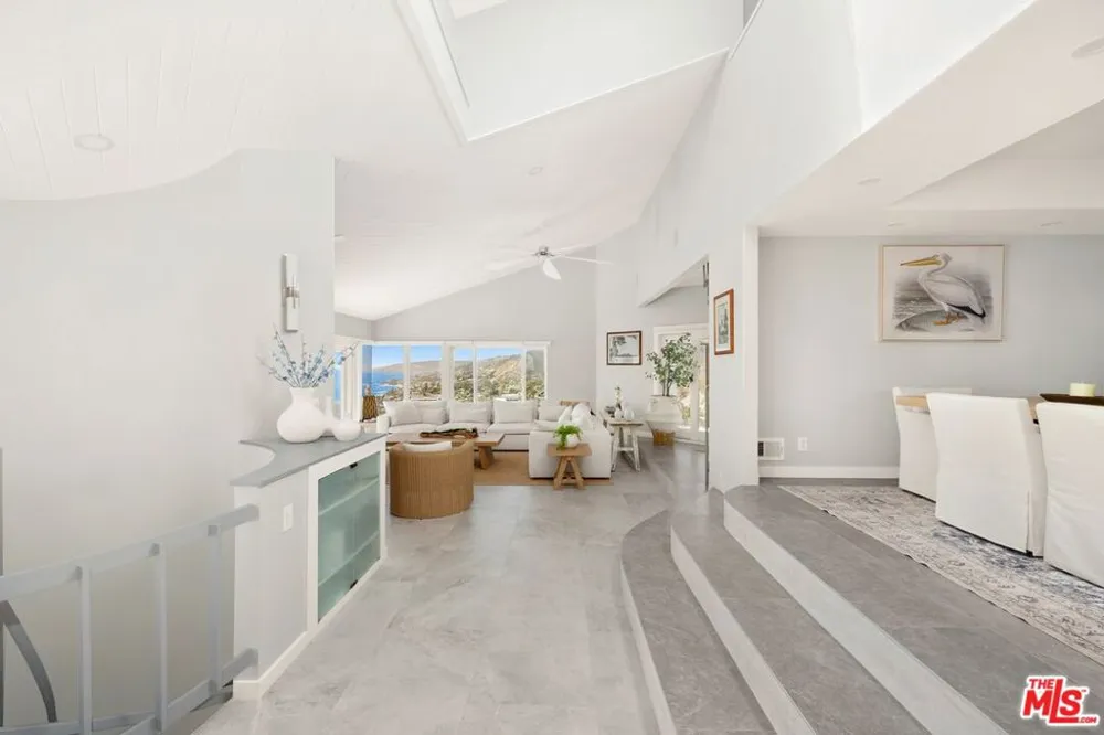 15 Vista De Catalina Laguna Beach, CA 92651