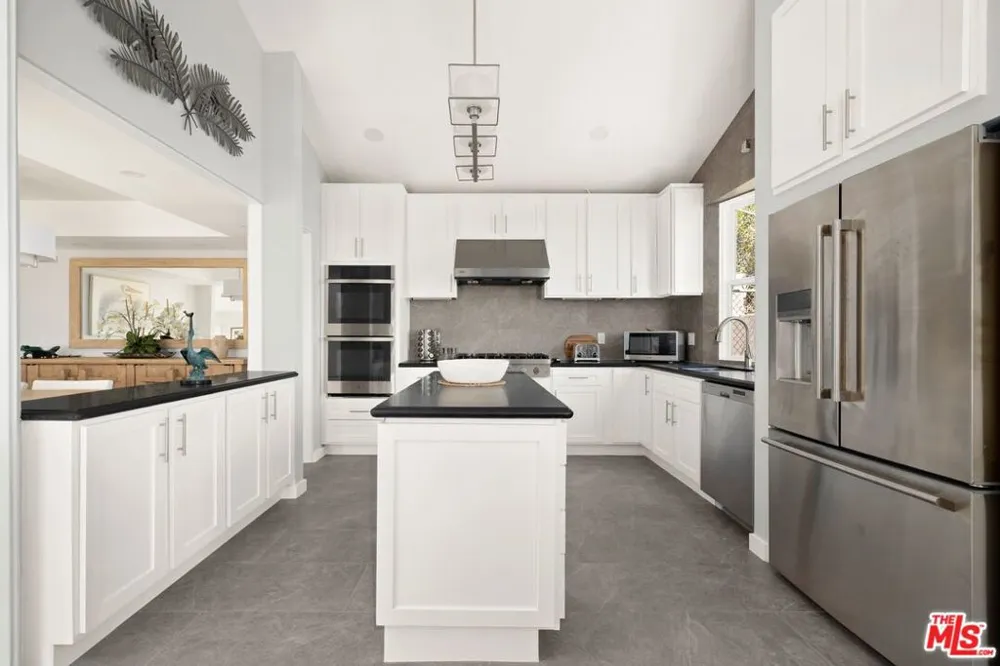 15 Vista De Catalina Laguna Beach, CA 92651