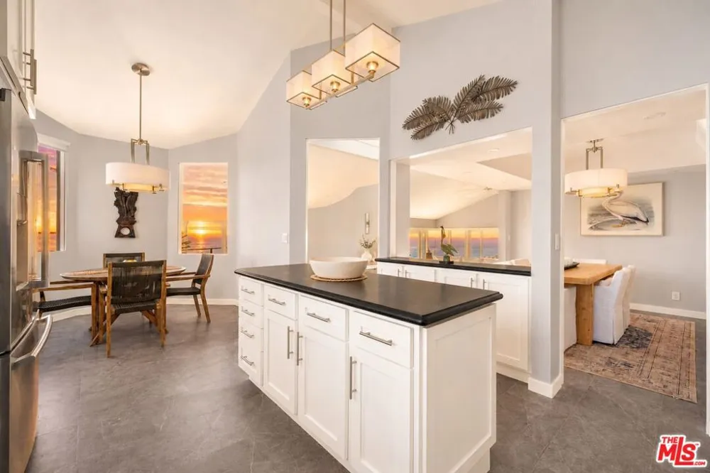 15 Vista De Catalina Laguna Beach, CA 92651
