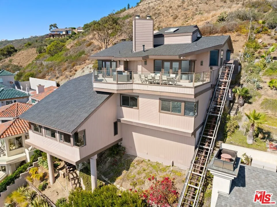 15 Vista De Catalina Laguna Beach, CA 92651