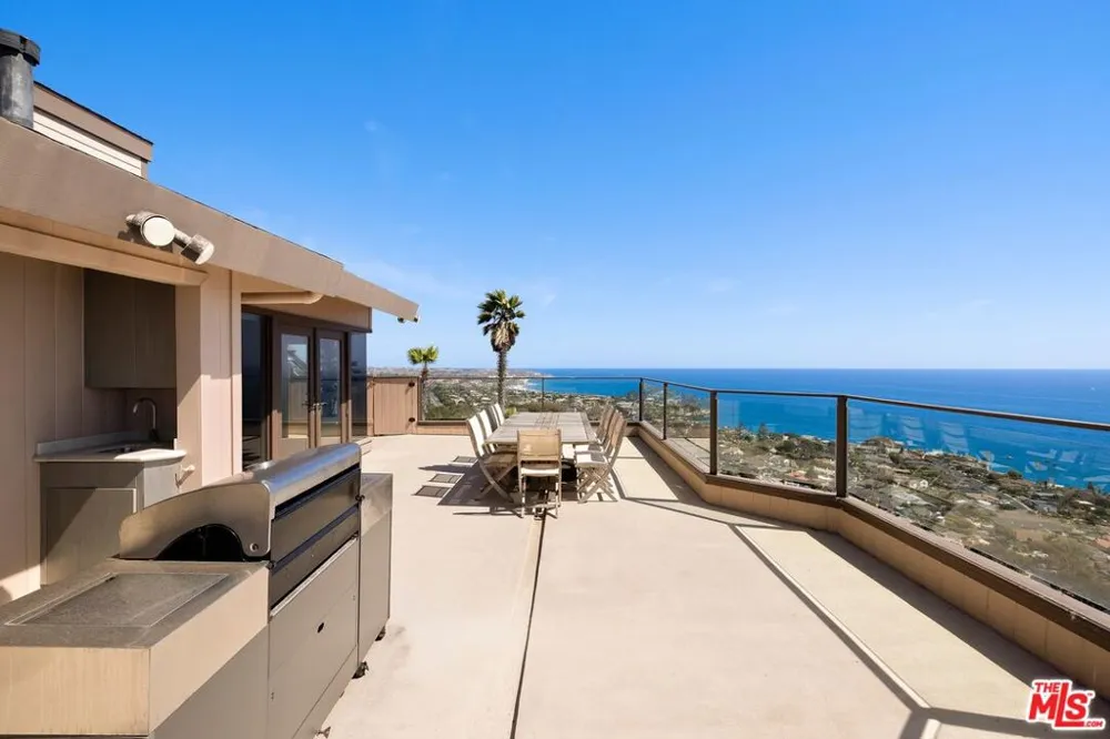 15 Vista De Catalina Laguna Beach, CA 92651