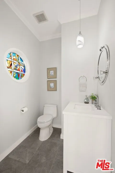 15 Vista De Catalina Laguna Beach, CA 92651