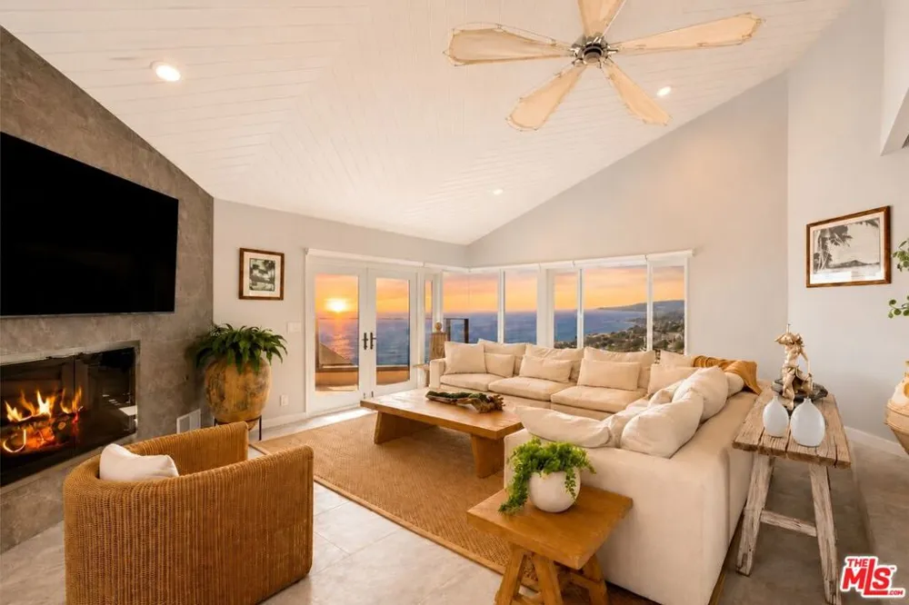 15 Vista De Catalina Laguna Beach, CA 92651
