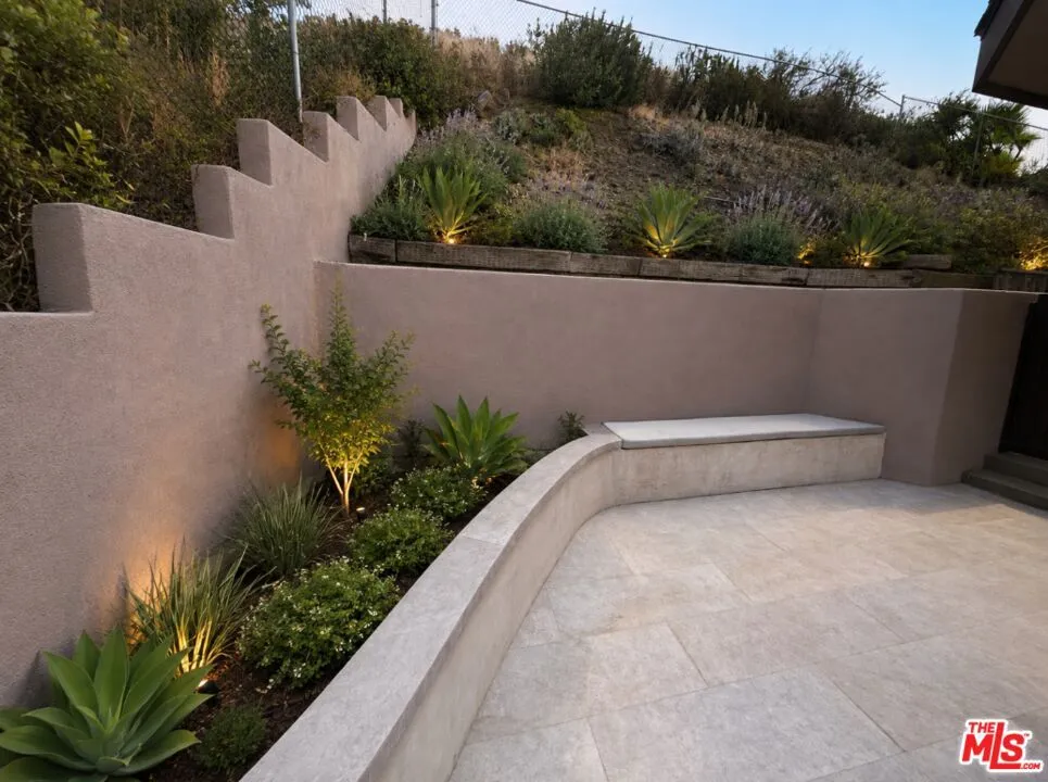 15 Vista De Catalina Laguna Beach, CA 92651