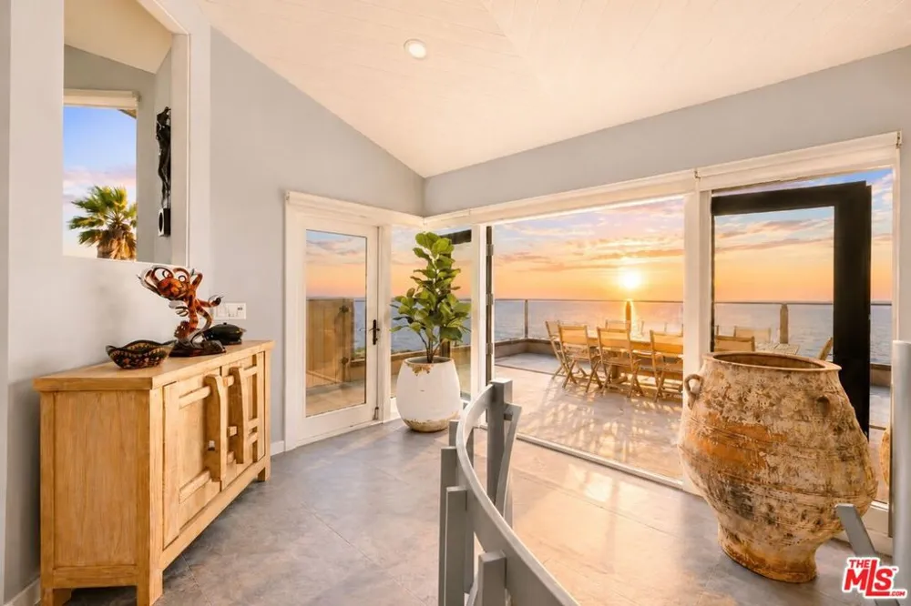 15 Vista De Catalina Laguna Beach, CA 92651