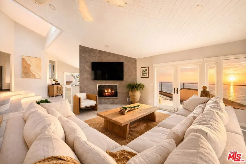 15 Vista De Catalina Laguna Beach, CA 92651