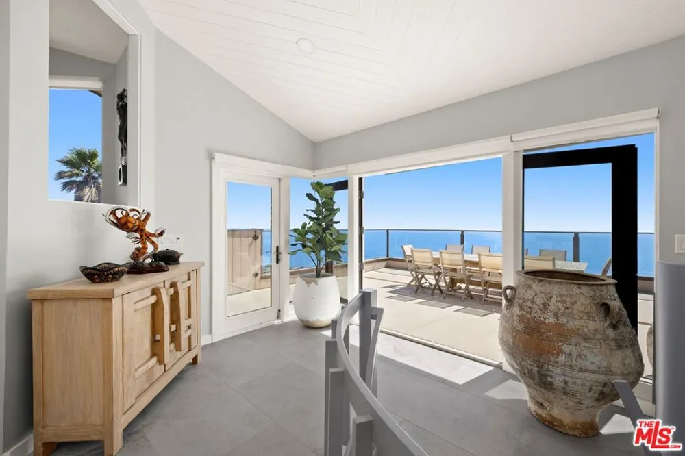 15 Vista De Catalina Laguna Beach, CA 92651