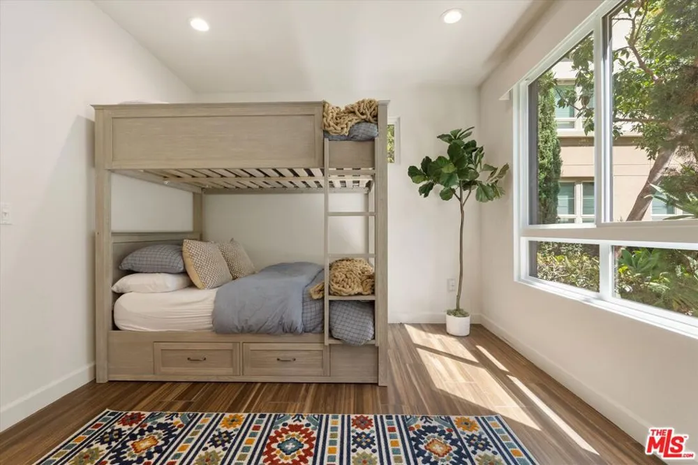 12883 Runway Road #1 Playa Vista, CA 90094