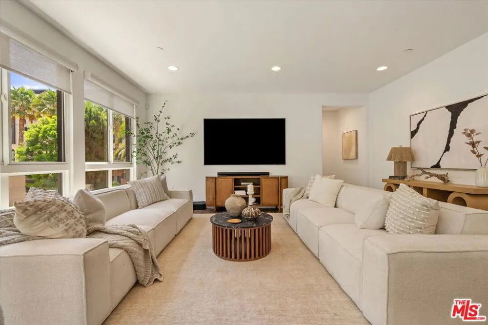 12883 Runway Road #1 Playa Vista, CA 90094