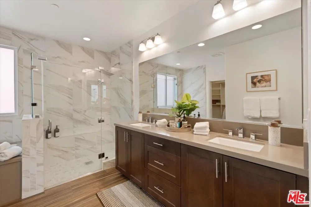 12883 Runway Road #1 Playa Vista, CA 90094