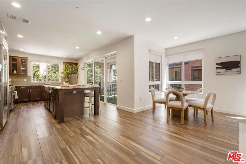 12883 Runway Road #1 Playa Vista, CA 90094