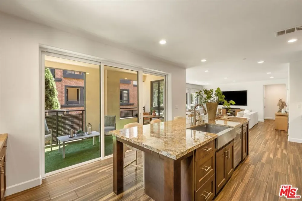 12883 Runway Road #1 Playa Vista, CA 90094