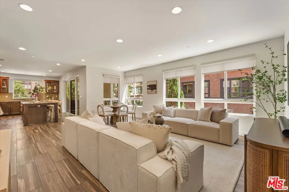 12883 Runway Road #1 Playa Vista, CA 90094