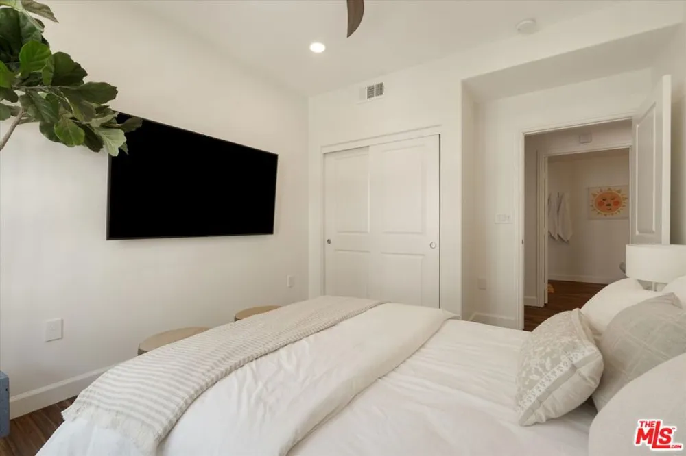 12883 Runway Road #1 Playa Vista, CA 90094