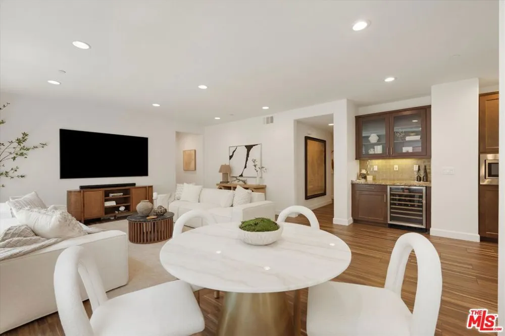 12883 Runway Road #1 Playa Vista, CA 90094