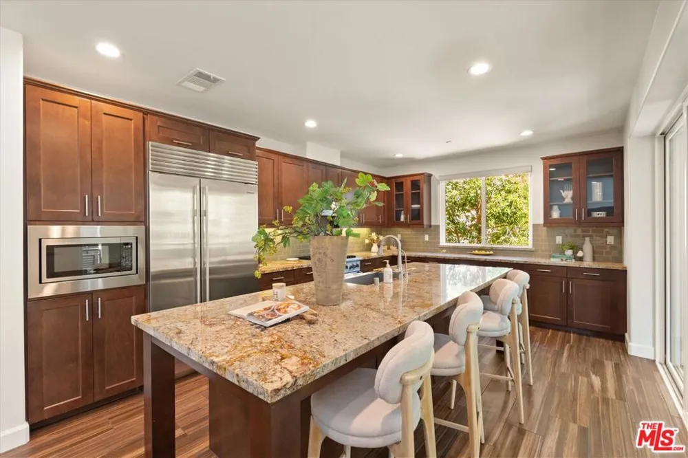 12883 Runway Road #1 Playa Vista, CA 90094