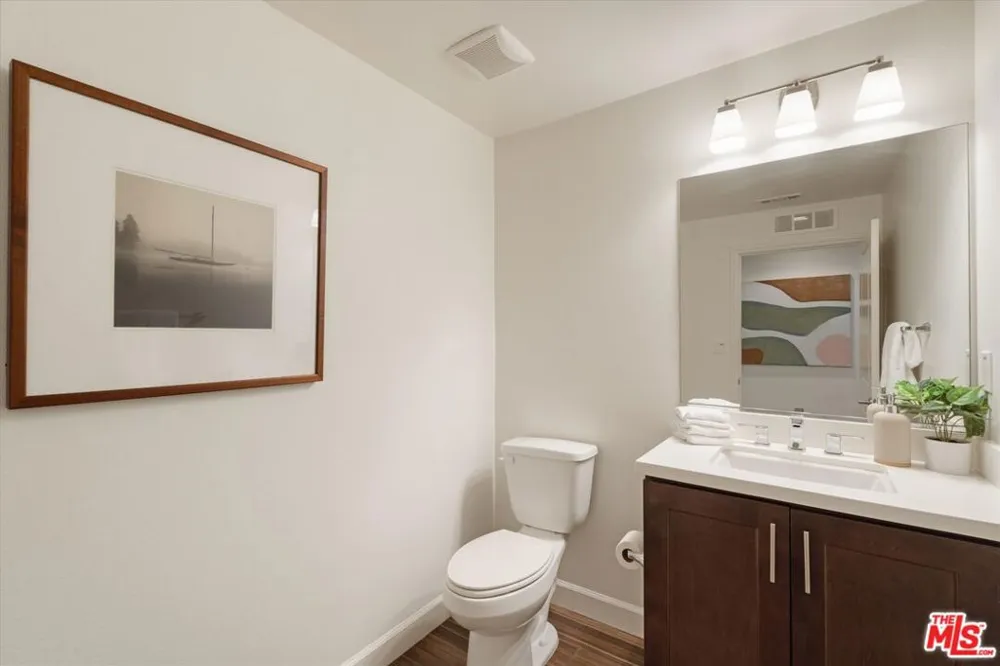 12883 Runway Road #1 Playa Vista, CA 90094