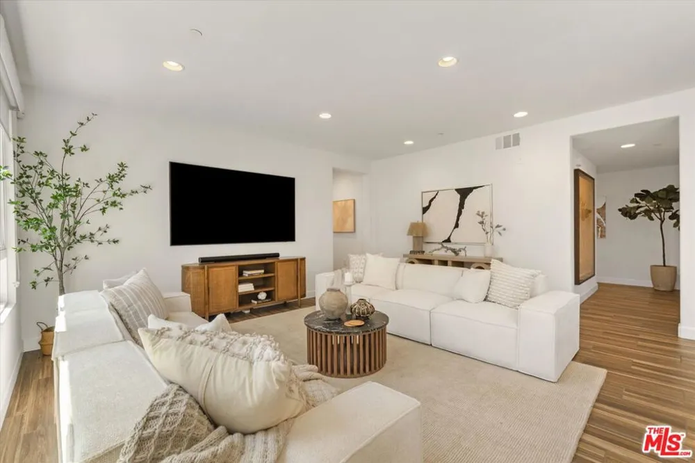 12883 Runway Road #1 Playa Vista, CA 90094