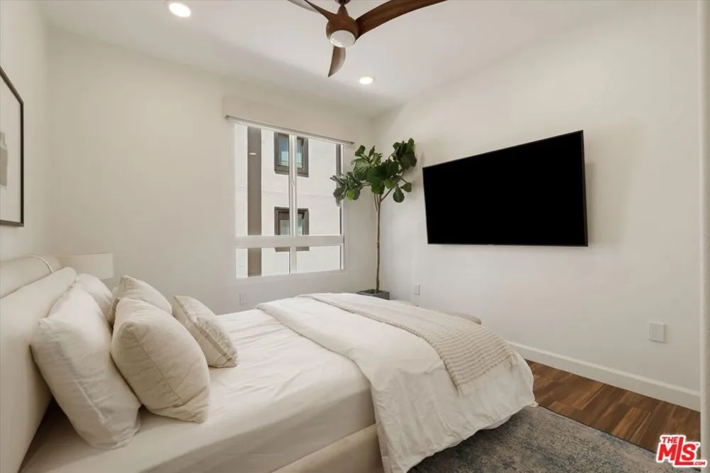 12883 Runway Road #1 Playa Vista, CA 90094