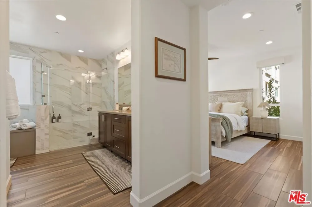 12883 Runway Road #1 Playa Vista, CA 90094