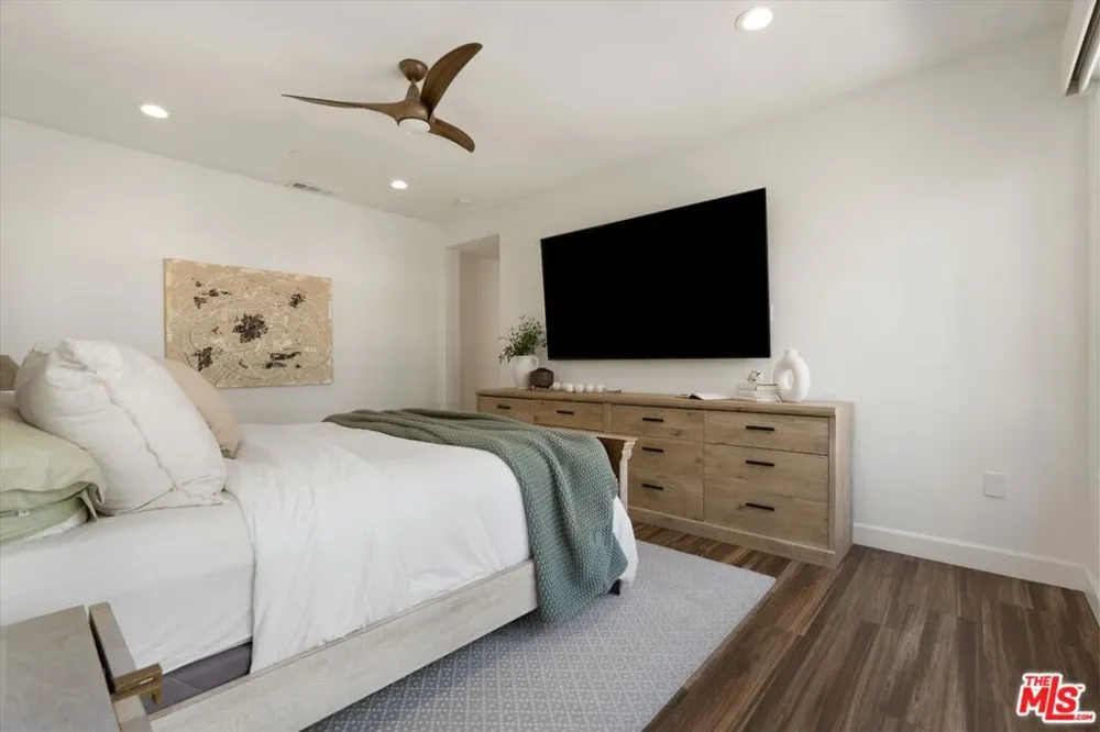 12883 Runway Road #1 Playa Vista, CA 90094