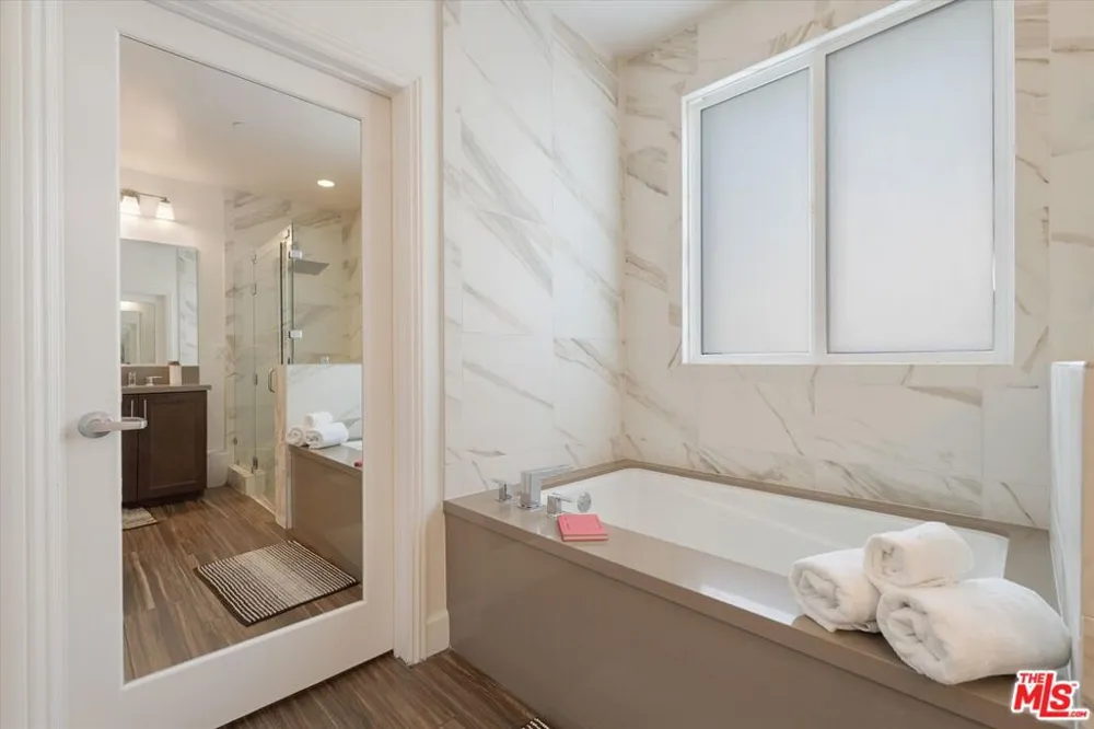 12883 Runway Road #1 Playa Vista, CA 90094