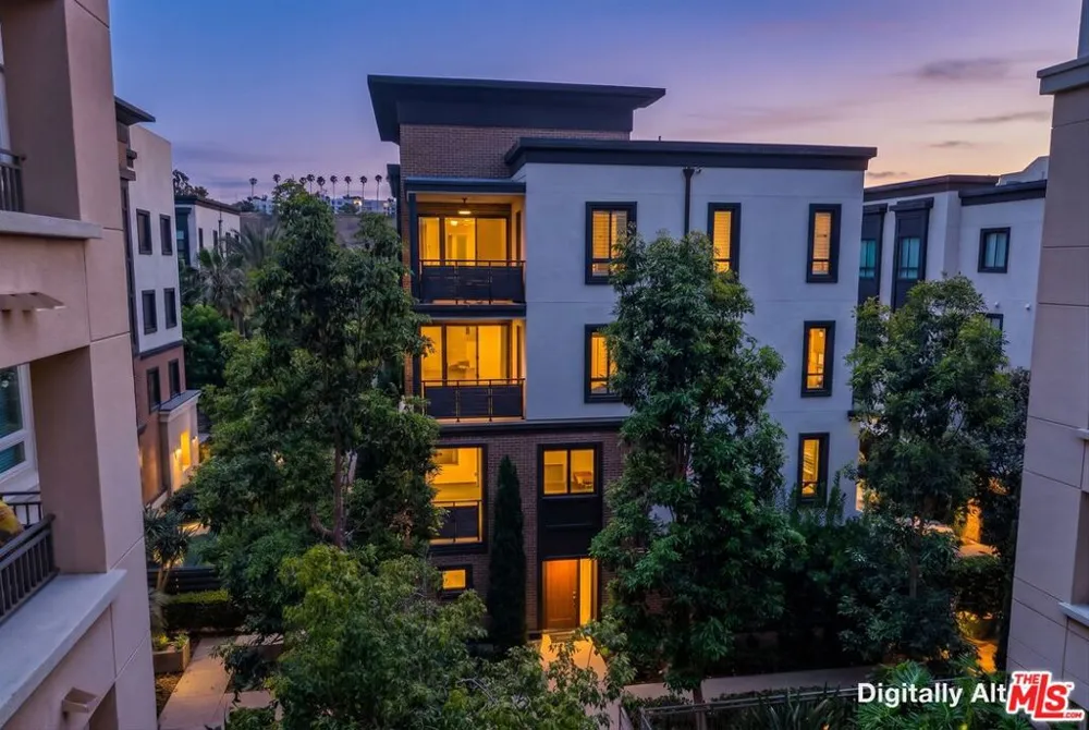 12883 Runway Road #1 Playa Vista, CA 90094