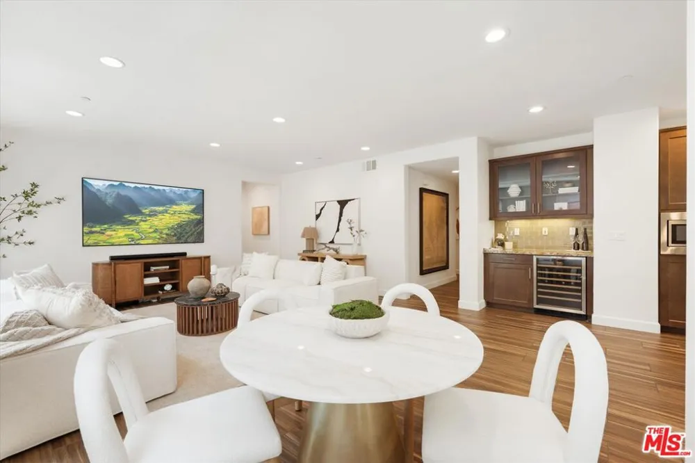 12883 Runway Road #1 Playa Vista, CA 90094