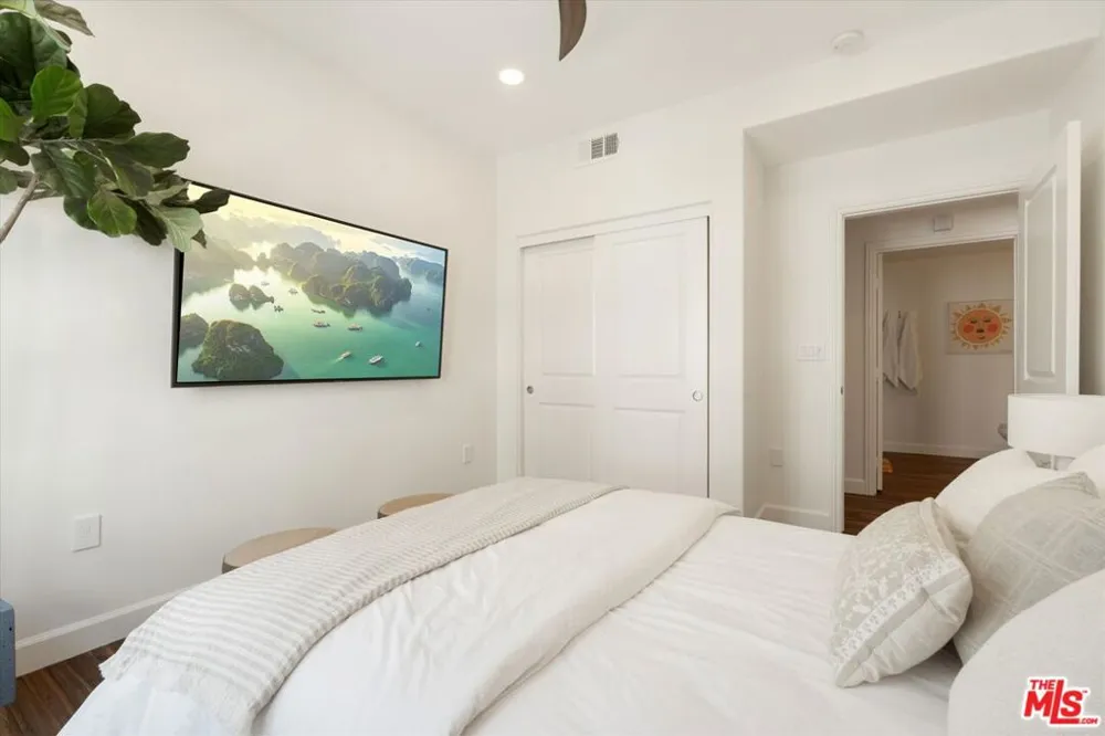 12883 Runway Road #1 Playa Vista, CA 90094