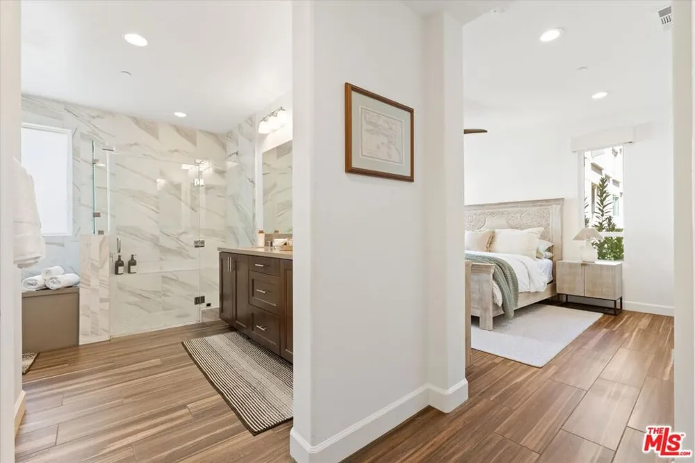 12883 Runway Road #1 Playa Vista, CA 90094
