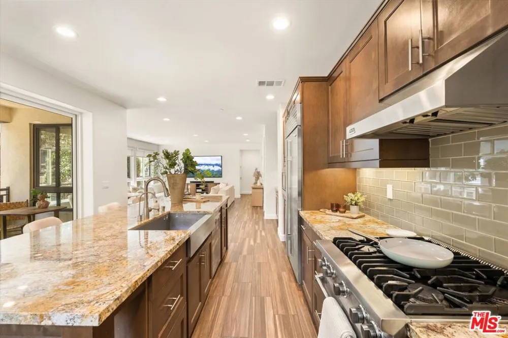 12883 Runway Road #1 Playa Vista, CA 90094